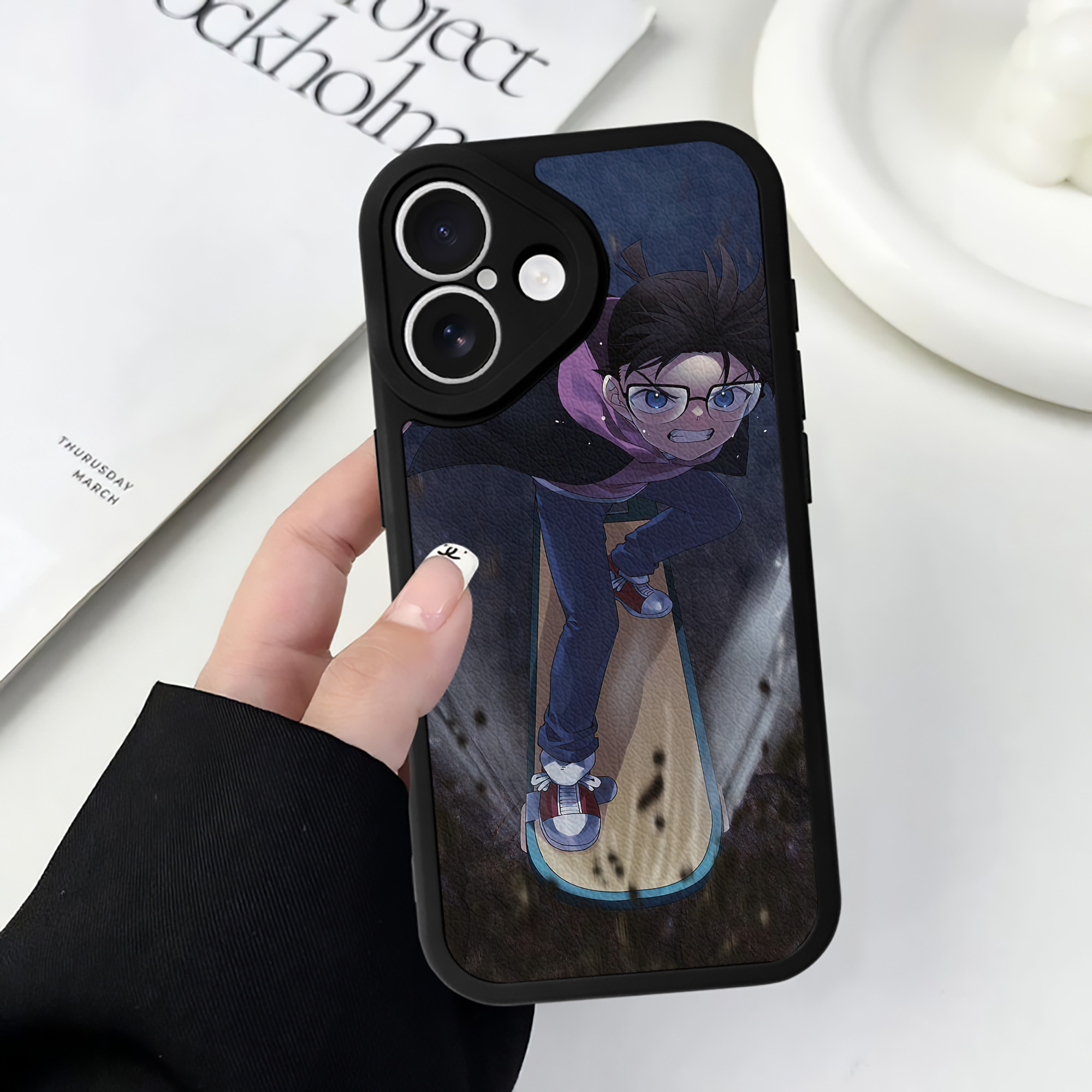 （画像用） 名探偵コナン Detective Conan 【iPhone 16シリーズ対応】シリコンスマホケース（レザー調） 材質：シリコン